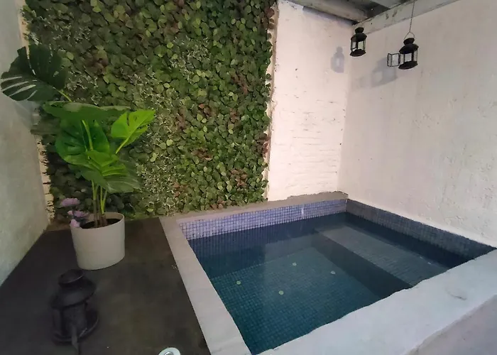 Pequeno Con Mini Piscina - No Climatizada